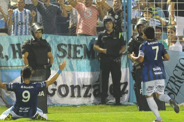 En su vuelta a Primera, Atlético venció a Racing y arrancó con una sonrisa