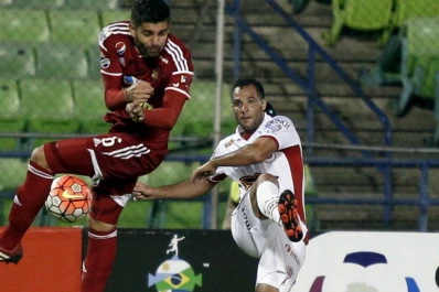 Un gol agónico de Diego Mendoza clasificó a Huracán a la zona de grupos