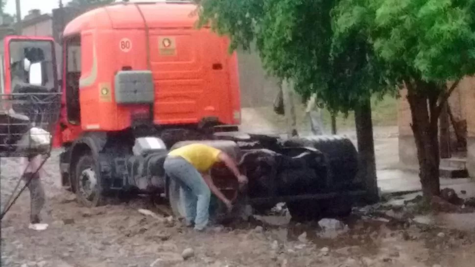 COMPLICACIONES. Las precipitaciones de las últimas horas causaron anegamientos en algunos puntos del a provincia. 