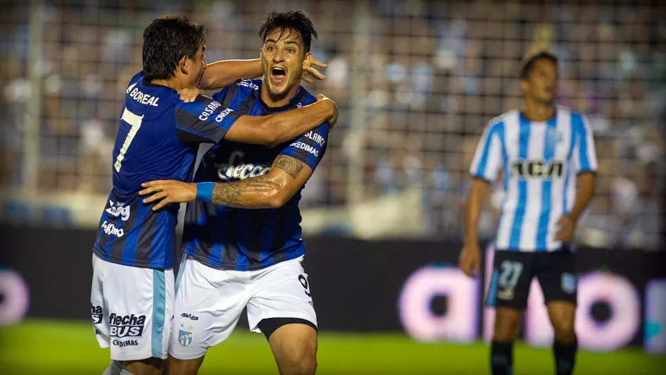 GRITO DE PRIMERA. Zampedri anotó el primer tanto de Atlético en su regreso a la máxima categoría. LA GACETA / FOTO DE JORGE OLMOS SGROSSO