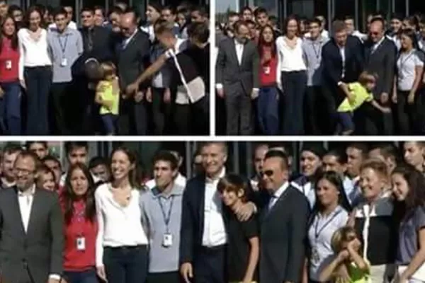 Video: Macri arrastró a un niño para que posara en su foto, pero no tuvo suerte