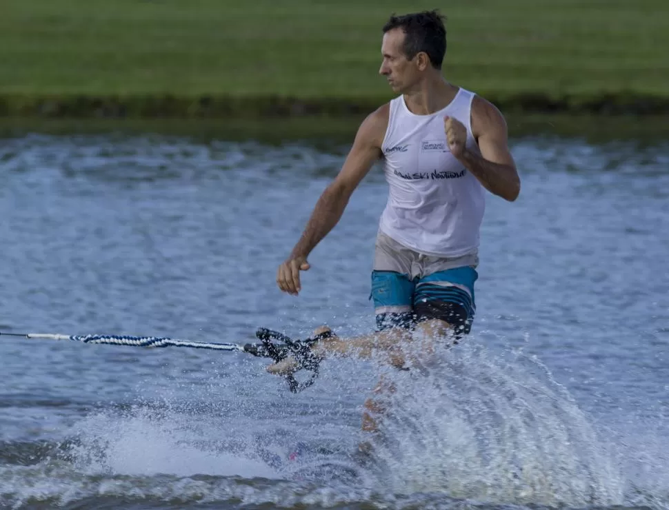 ESPECIALISTA. Muñoz hace una maniobra durante su rutina triunfadora en Figuras. foto de valeria cannata