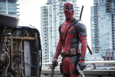 Con humor y acción, Deadpool se convierte en superhéroe