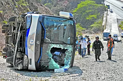 Volcó el colectivo y Toranzo sufrió graves heridas