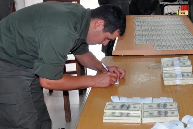 Detienen en Trancas a un peruano con U$S 300.000 falsos