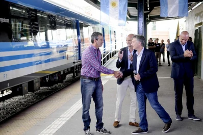 En un acto con el Presidente, Randazzo critica los despidos