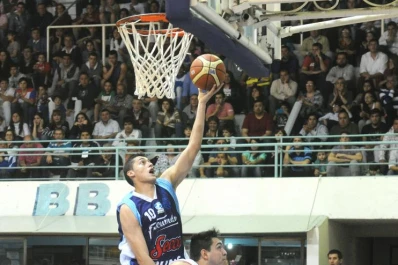 El “beibi” alcanzó a Mitre, y esta noche puede pasarlo