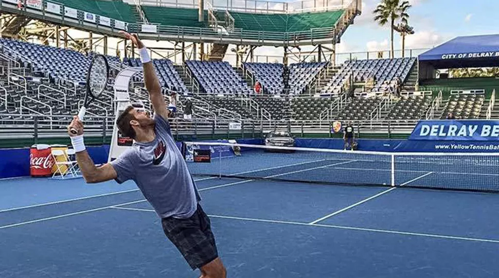 A PUNTO. Delpo ensaya en la cancha central, en los días previos al debut. FOTO TOMADA DE FACEBOOK.COM/JUANMARTINDELPOTRO.OK