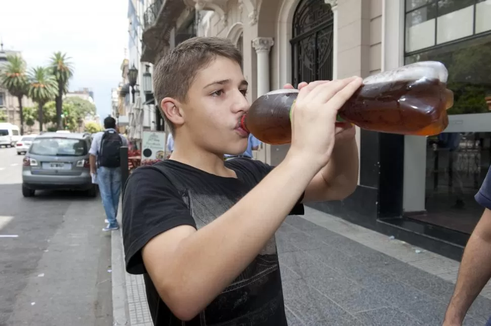 BOCHORNO. El calor no dio tregua. Para hoy prometen un respiro. la gaceta / foto de florencia zurita