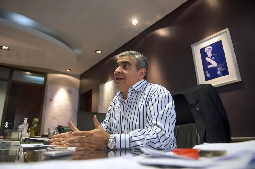 EL INTENDENTE. Alfaro en la oficina que ocupó en la gestión de Amaya. la gaceta / foto de juan pablo sánchez noli (archivo)