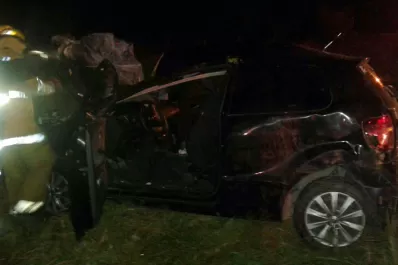 Hinchas de San Martín chocaron en Santiago: un muerto