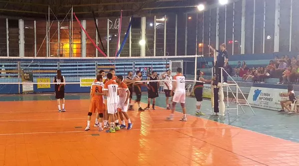 RONDA. Los monterizos festejaron. foto del twitter de @MonterosVoley