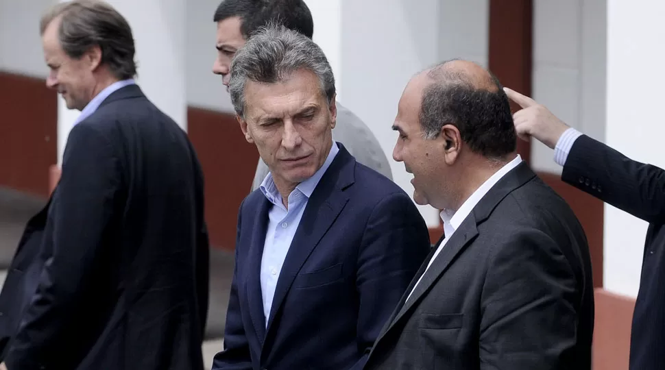 CADA VEZ MAS CERCA. Manzur y Macri compartieron hace 10 días un acto en el ingenio La Trinidad y ahora volverán a verse, en la Ciudad de Buenos Aires. ARCHIVO LA GACETA