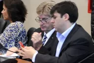 Avanza una investigación contra Bossio y Massot por un intercambio de mensajes