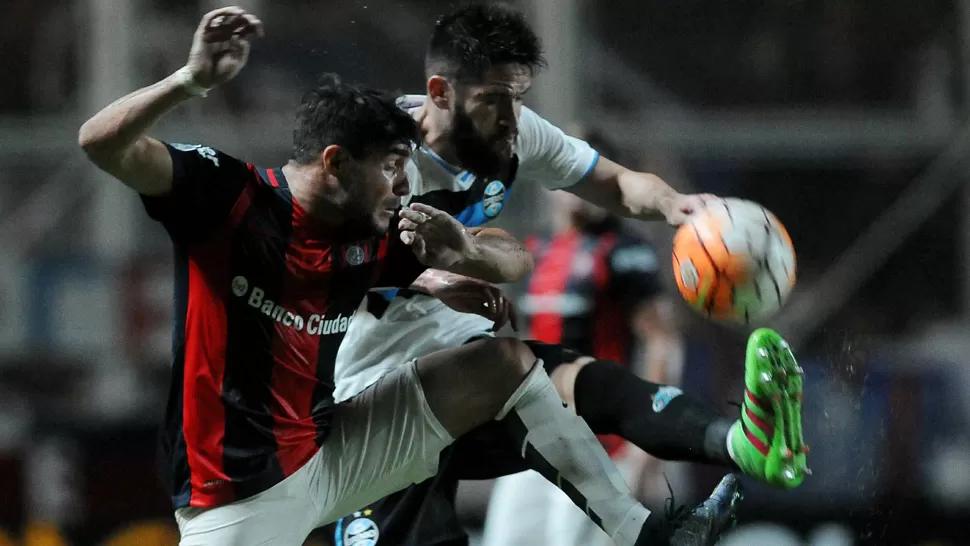 DURO GOLPE. San Lorenzo perdió dos puntos de oro. telam