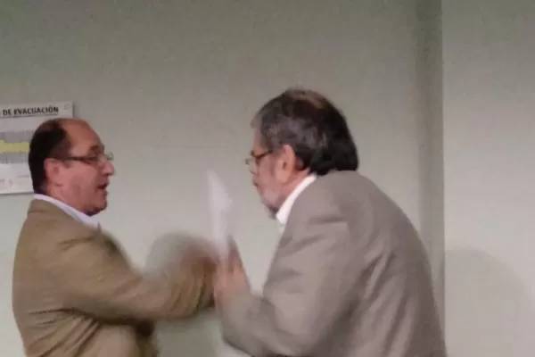 Caponio y el titular del Ersept, a los gritos en la Legislatura