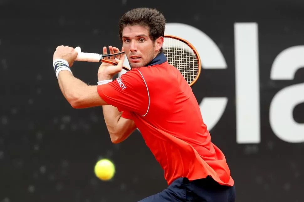 ATENTO. El revés de Delbonis deberá ser letal ante Monfils.  