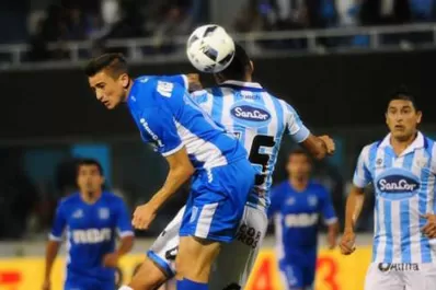 Racing arrancó abajo y terminó goleando en Santa Fe