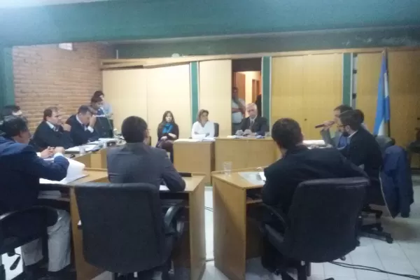 Puja entre los concejales y Campero por los countries