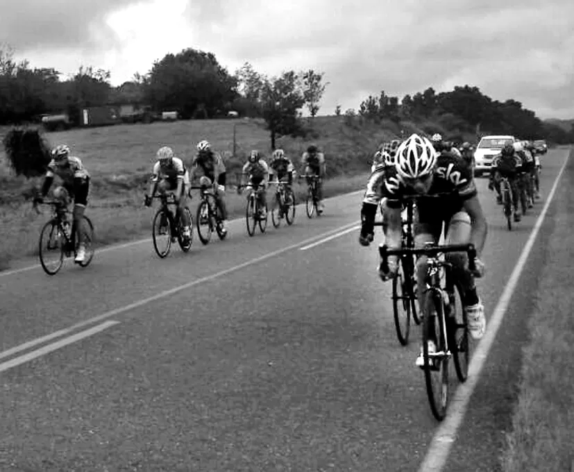 EN ACCIÓN. Los ciclistas mostraron un muy buen nivel en la competencia. FOTO DE Asociación Ciclista Tucumana