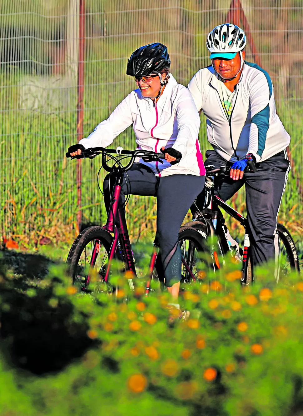 BAJO CONTROL. Dilma pasea en bicicleta distendida de los problemas. credito