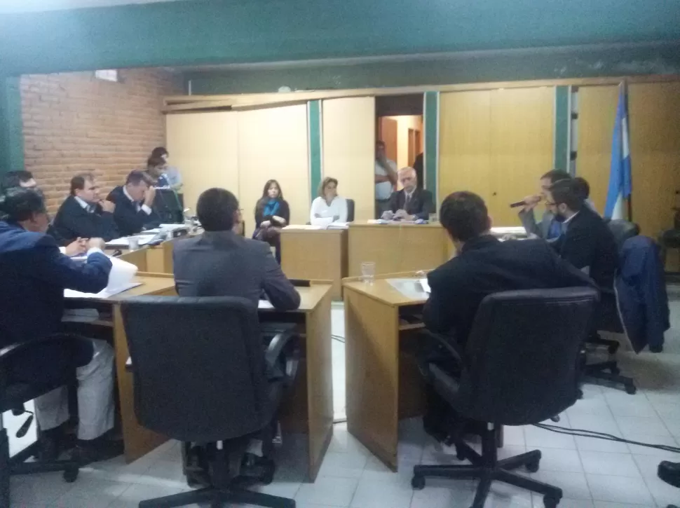 Puja entre los concejales y Campero por los countries