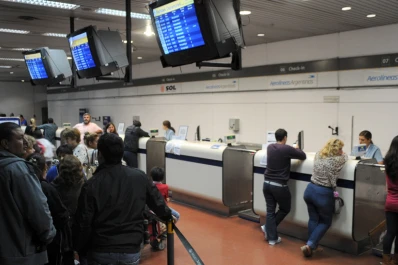 Por la niebla desvían los vuelos a Salta y un Jumbo no puede aterrizar