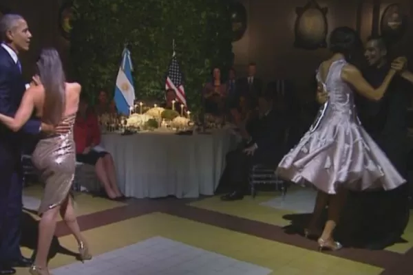 Video: los Obama bailaron tango en la cena de honor