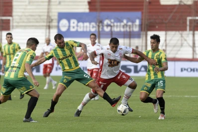 Huracán despachó a Aldosivi en el partido pendiente