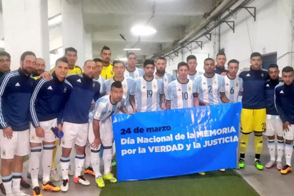 En Chile, la Selección Argentina recordó a los desaparecidos