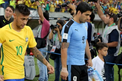 Brasil y Uruguay empataron 2 a 2 en un gran partido