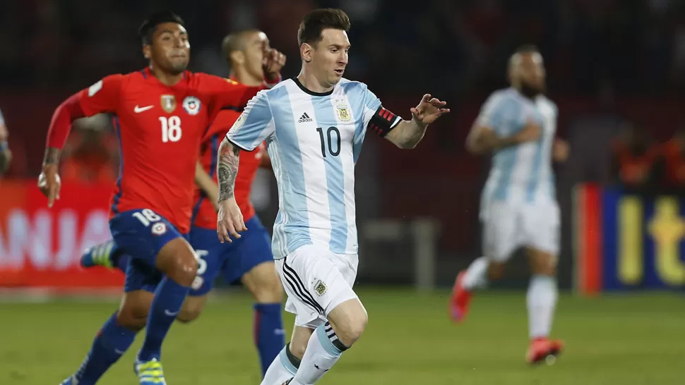 LIONEL MESSI. El mejor del mundo, en un momento del partido contra Chile. REUTERS