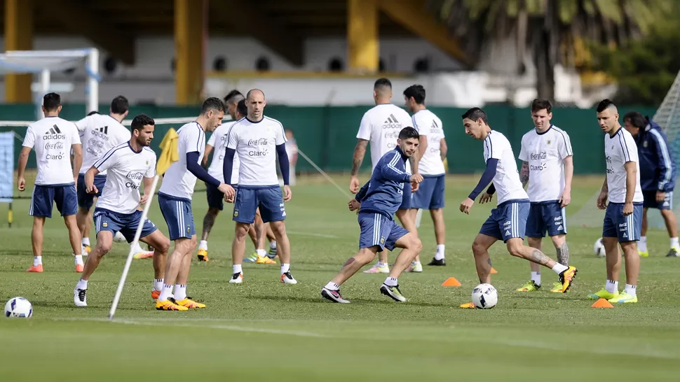 ÚLTIMOS AJUSTES. Luego del entrenamiento de mañana se conocerá la formación de Argentina para enfrentar a Bolivia. DYN