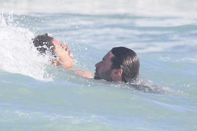 Hugh Jackman les salvó la vida a su hijo y a dos jóvenes en el mar
