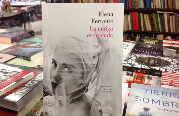 CULTO A LA NO EXPOSICIÓN. Poco se sabe de Elena Ferrante. Hay quienes creen que detrás de ella hay otro escritor. foto de archivo
