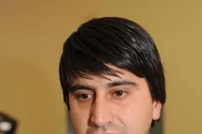 Duplican el salario de funcionarios y ediles