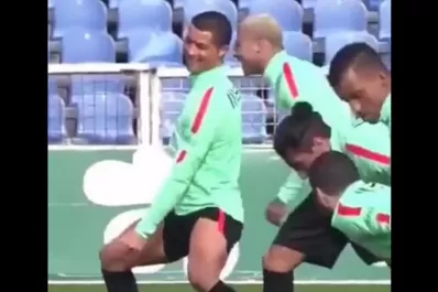 Video: Cristiano Ronaldo y un meneo sexy en medio de la práctica