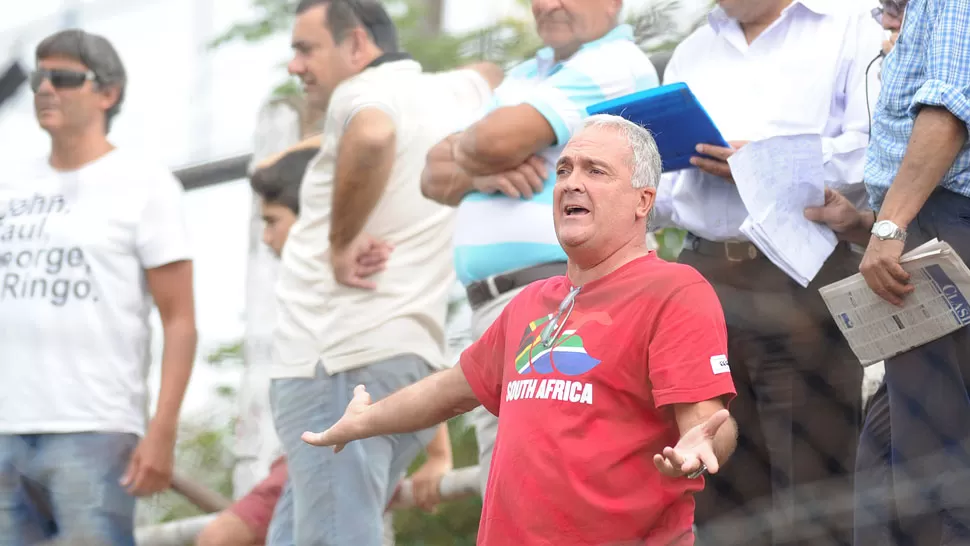 MOLESTO. De Camilo admitió que el equipo hace cinco fechas que juega mal. LA GACETA / FOTO DE OSVALDO RIPOLL