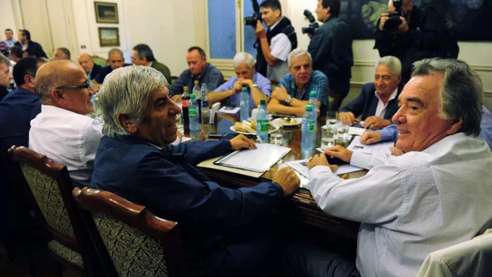 MEDIDAS.Cumbre realizada entre las tres CGT. FOTO TOMADA DE MINUTOUNO.COM.