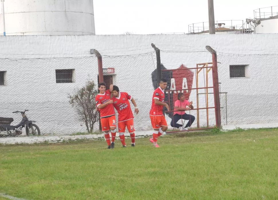 ALEGRÍA. San Antonio fue superior y mucho tuvo que ver Ruiz Varvaro (9). foto de alberto pino (h)