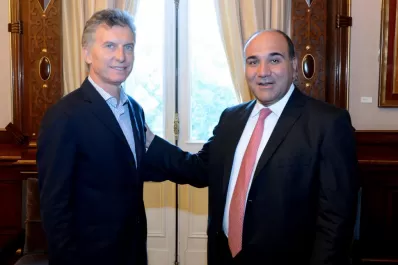 Manzur y Macri analizaron medidas para apuntalar la salida de productos de la región