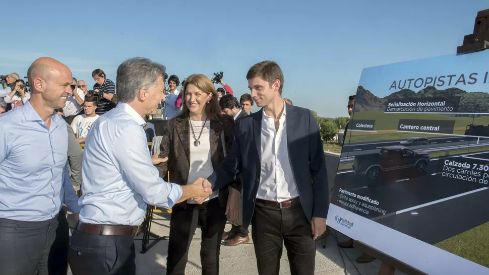 MAURICIO MACRI. El presidente inaugura una obra en la localidad de Exaltación de la Cruz. DYN
