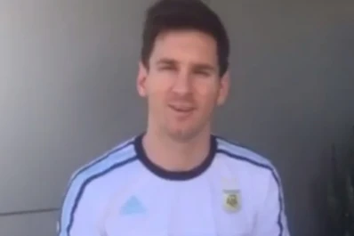 Video: Messi donó una camiseta para una escuela de Tucumán