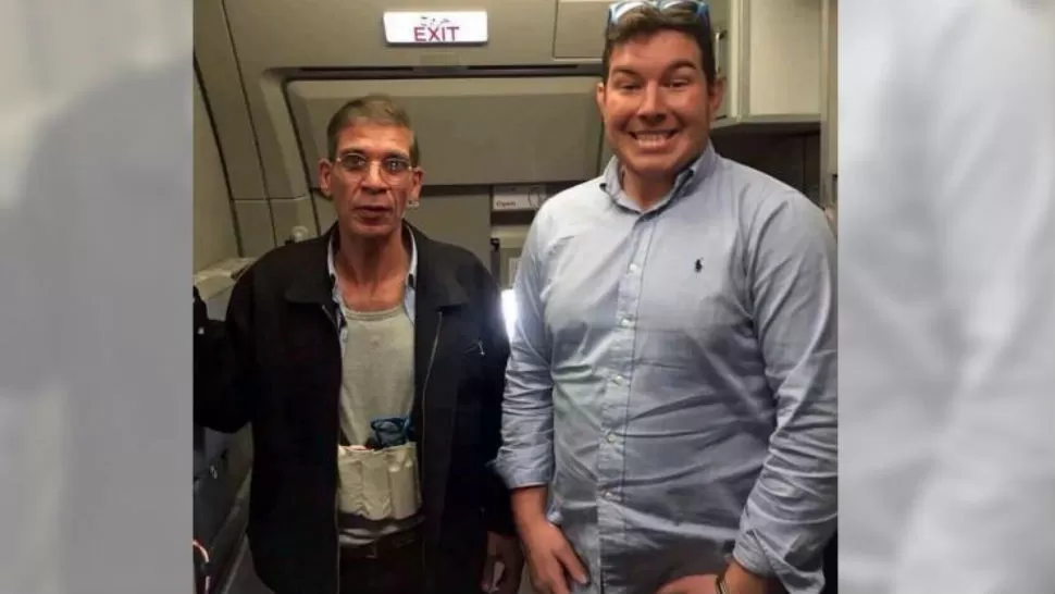 En la imagen compartida por un inglés se ve a Seif Eldin Mustafa con un cinturón con explosivos que resultó siendo falso