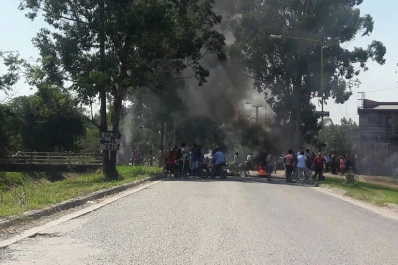 Caos en Yerba Buena: está cortado el tránsito en San Martín y Camino de Sirga
