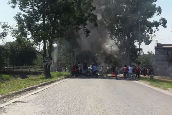 Caos en Yerba Buena: está cortado el tránsito en San Martín y Camino de Sirga