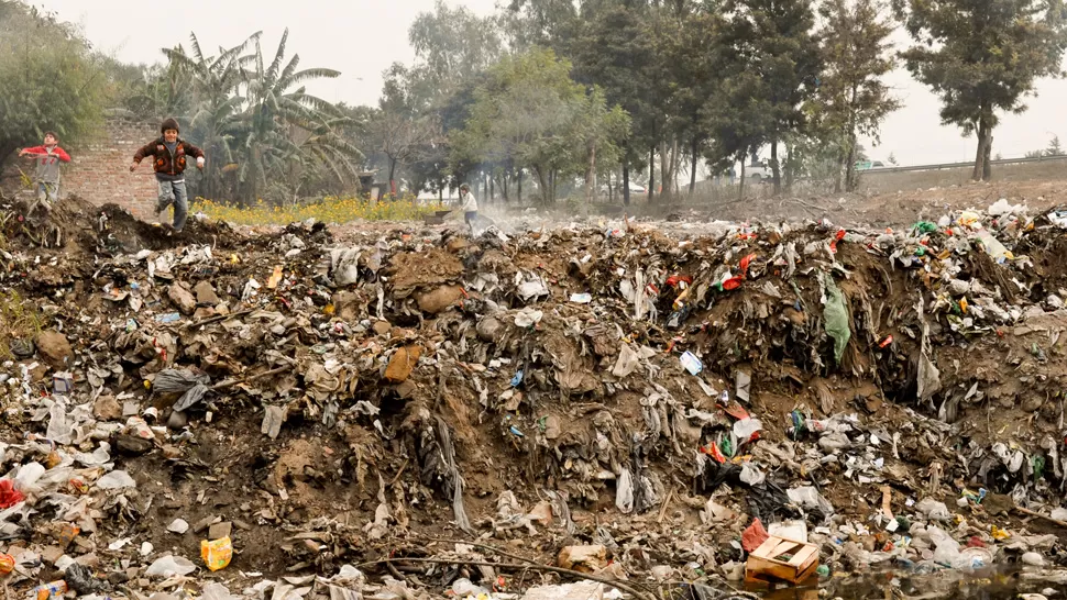 POBREZA. Estas son las condiciones en las que se vive en La Costanera, Tucumán. LA GACETA / JORGE OLMOS SGROSSO