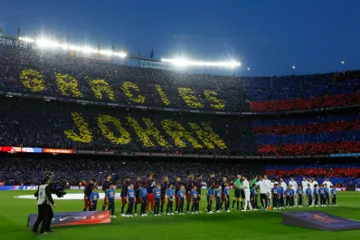 Barcelona homenajeó a Johan Cruyff en el Camp Nou