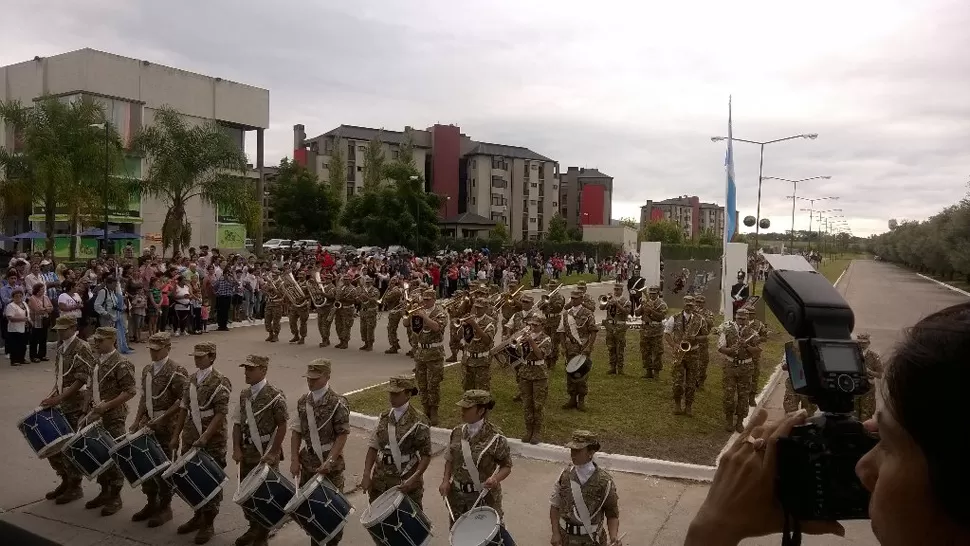 INAUGURACIÓN. La Municipalidad de Yerba Buena homenajeó a los héroes de Malvinas. FOTO TOMADA DE TWITTER.COM/PMACCHIAROLA