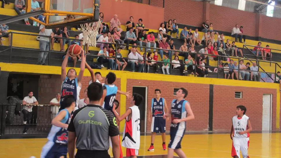 SUPERIORIDAD ABSOLUTA. Los chicos tucumanos sostuvieron el ritmo de juego a lo largo del partido.
FOTOS TOMADAA DE PRENSA FBPT